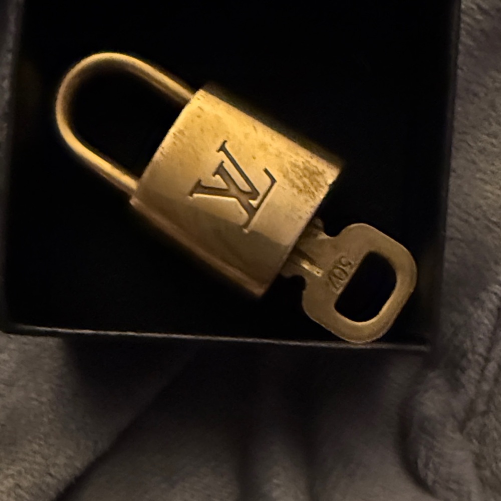 # 307 Louis Vuitton Gold Padlock with Key